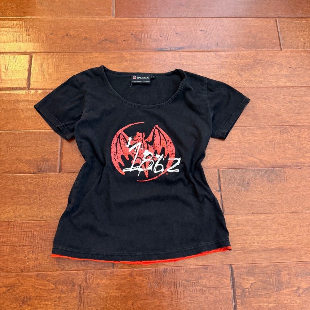 VTG Y2K Bacardi T-Shirt Women Large Black Graphic Tee Short Sleeve Raw Hem Logo